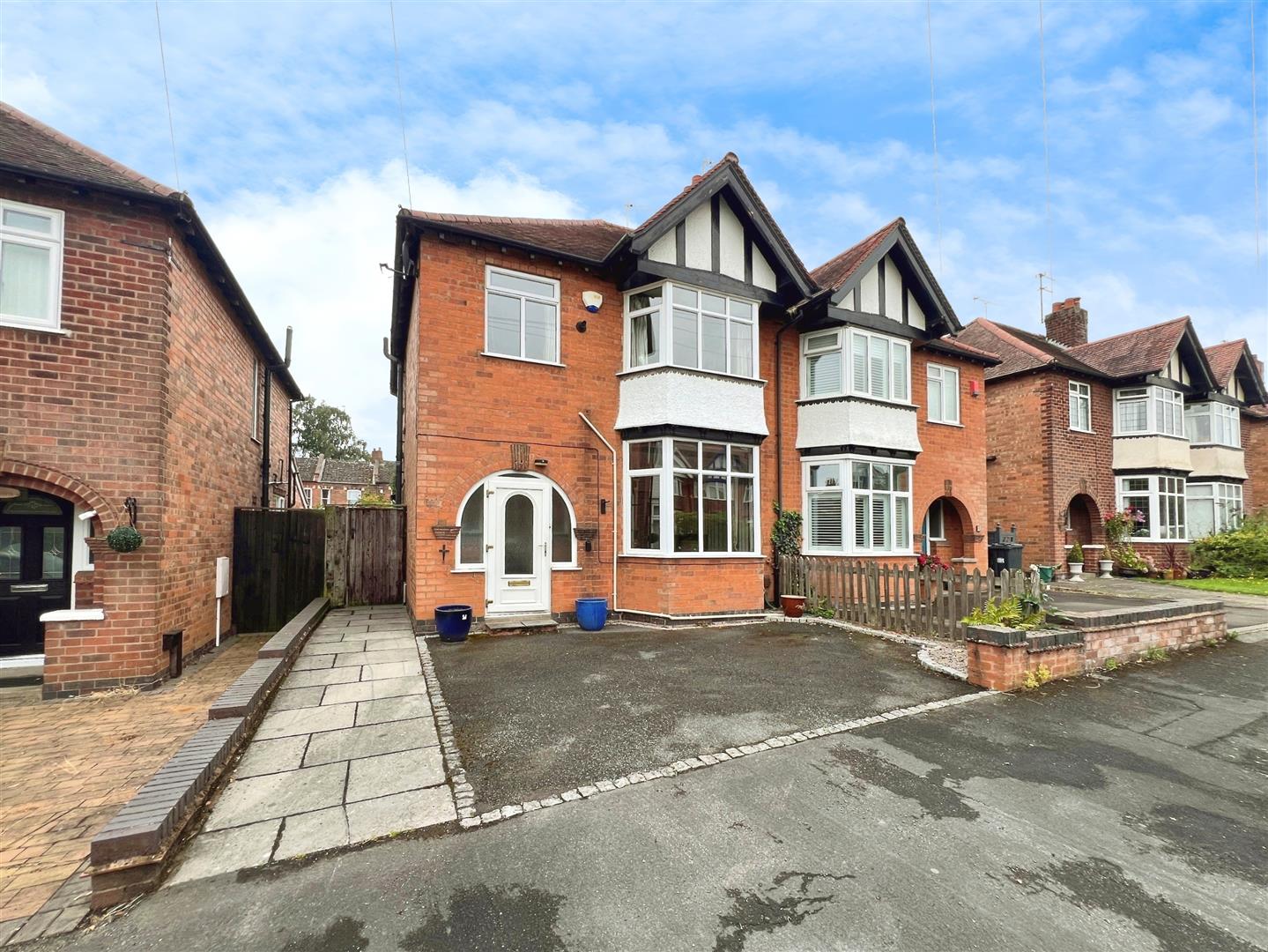 3 Bed, 1 Bath Property For Sale in Acacia Road, CV32 6EF